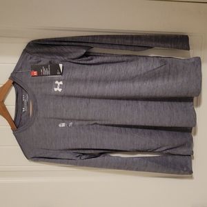 NWT Womens Under Armour long sleeved heat gear workout top